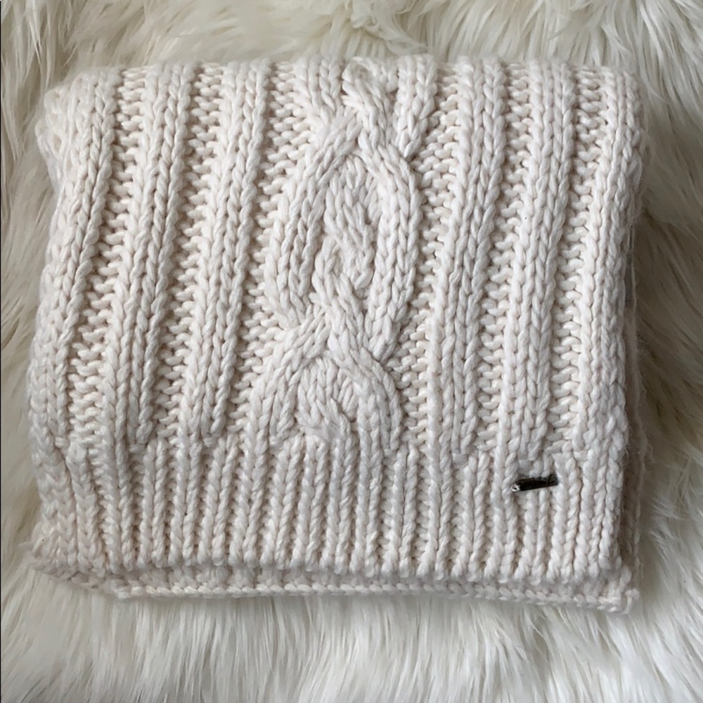 ❄️Hollister large warm scarf